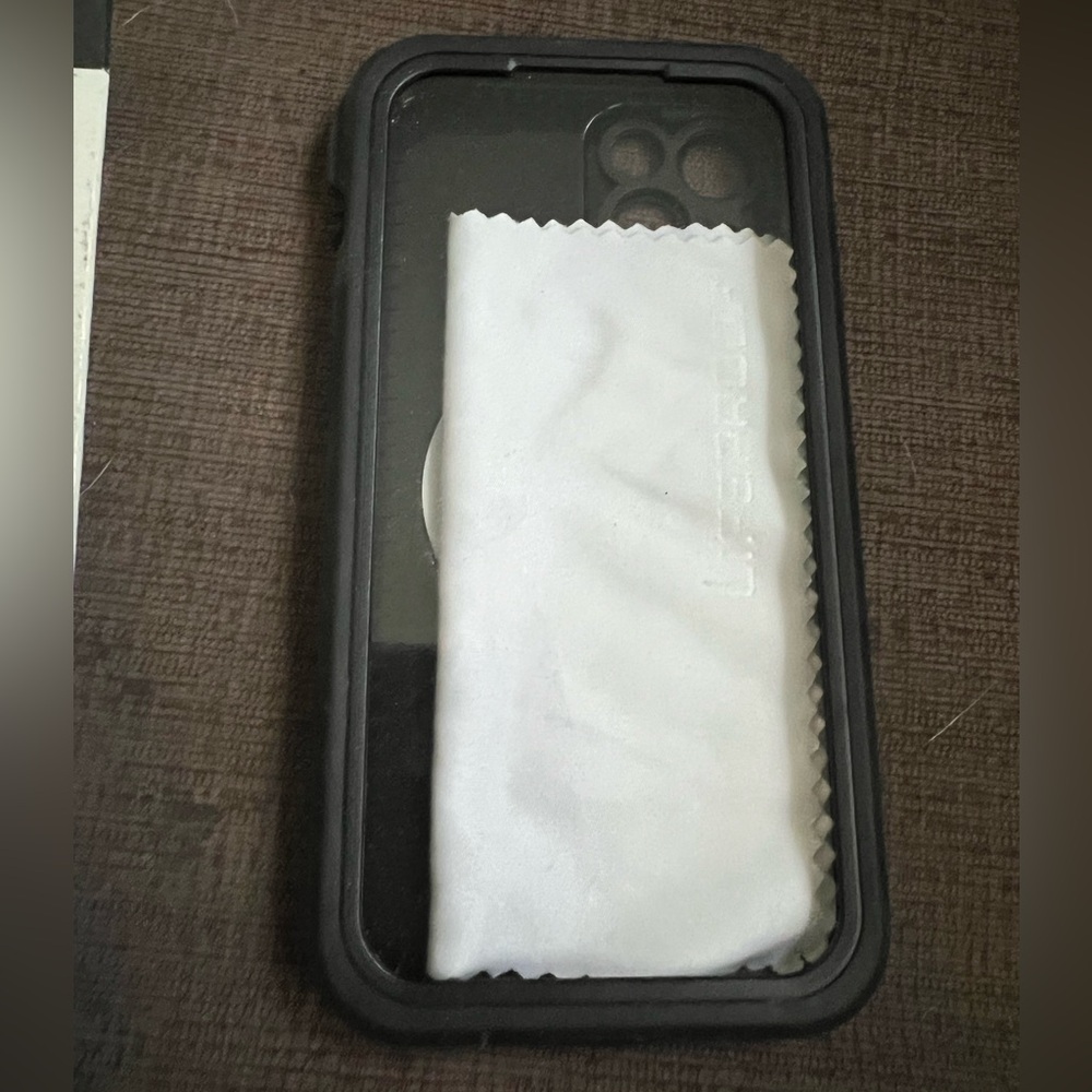 NEW! LIFEPROOF Black iPhone 13 MagSafe Series Phone Case